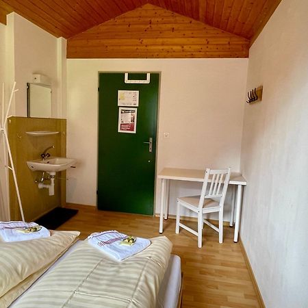 Alpine Base Hostel - Adults Only Лаутербрунен Екстериор снимка