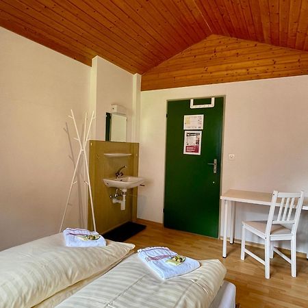 Alpine Base Hostel - Adults Only Лаутербрунен Екстериор снимка