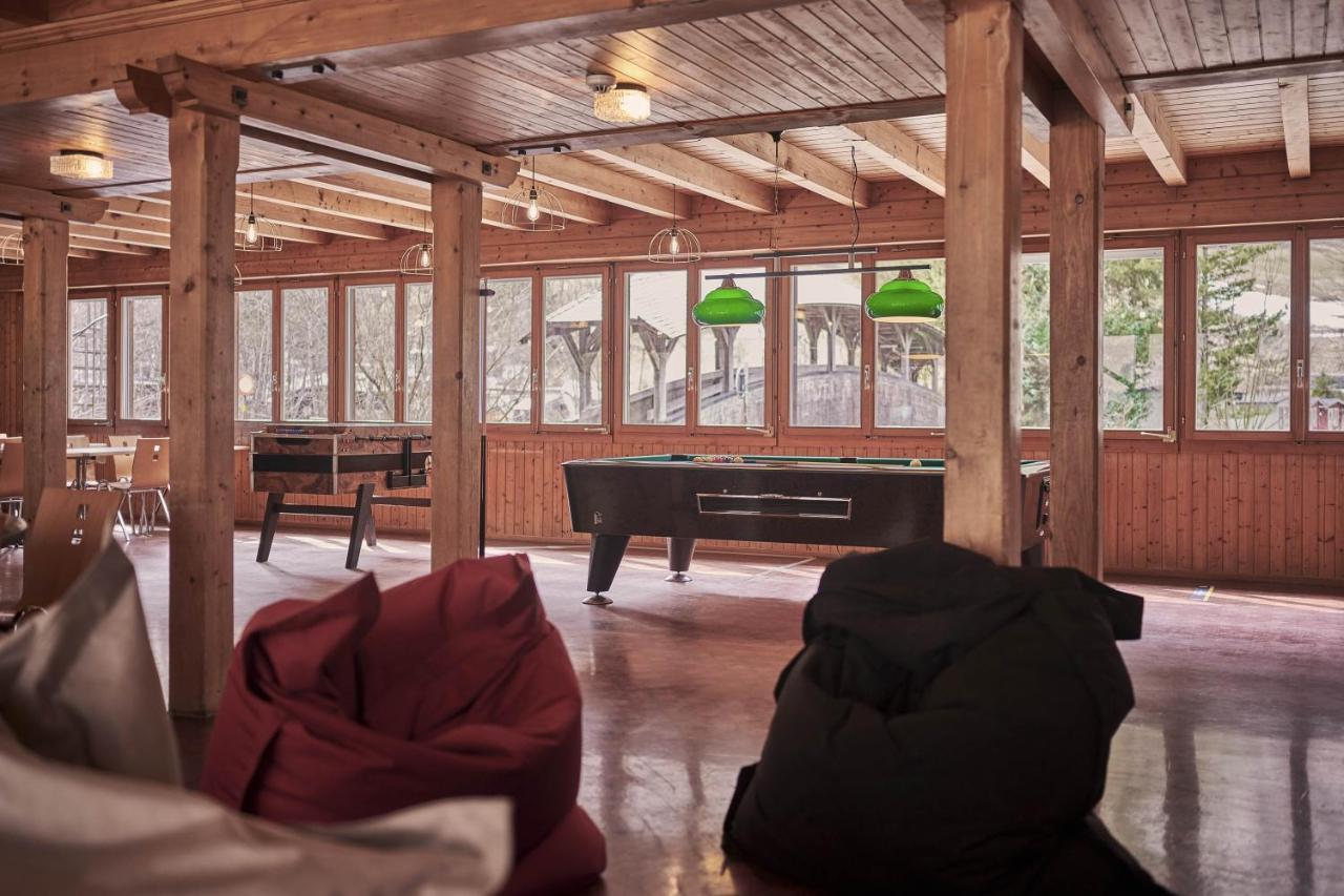 Alpine Base Hostel - Adults Only Лаутербрунен Екстериор снимка