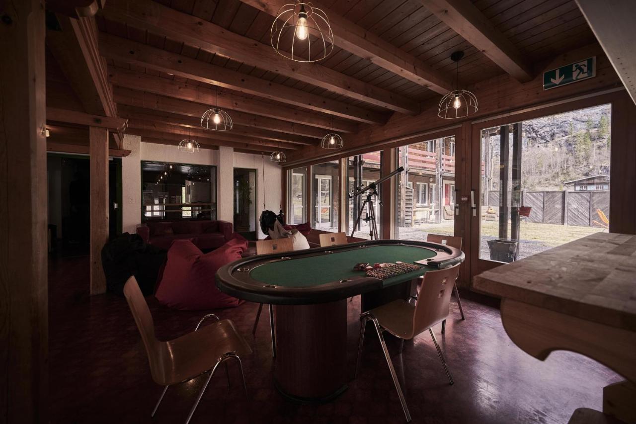 Alpine Base Hostel - Adults Only Лаутербрунен Екстериор снимка