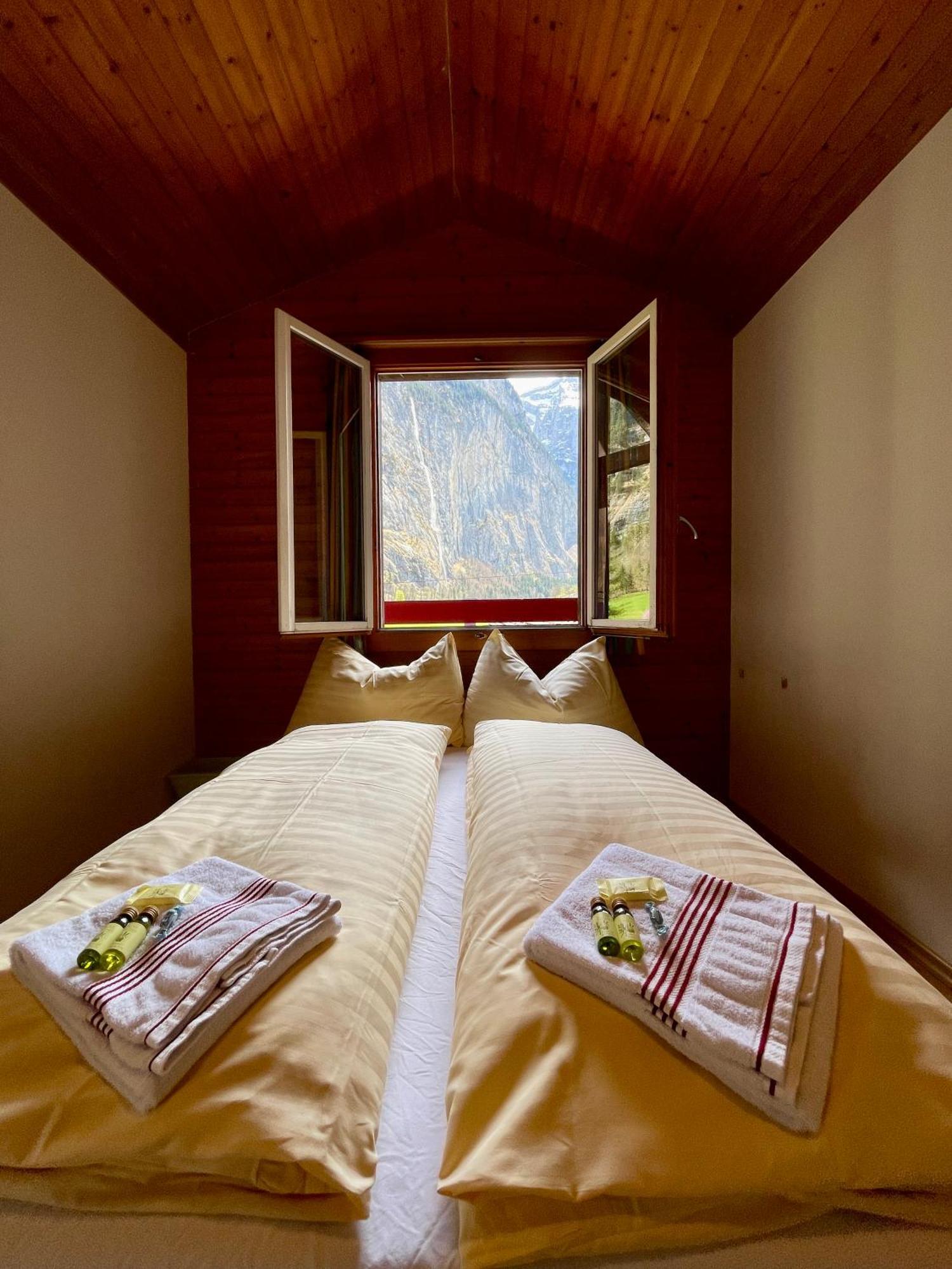 Alpine Base Hostel - Adults Only Лаутербрунен Екстериор снимка