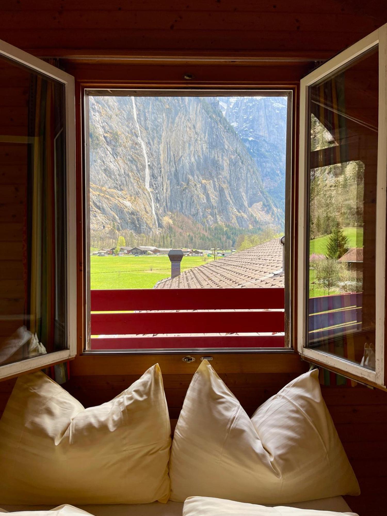 Alpine Base Hostel - Adults Only Лаутербрунен Екстериор снимка
