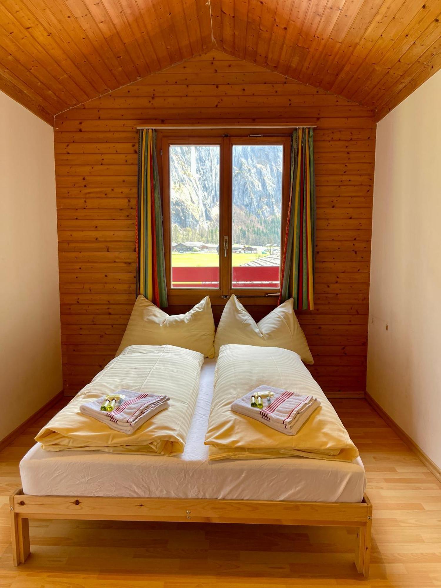 Alpine Base Hostel - Adults Only Лаутербрунен Екстериор снимка