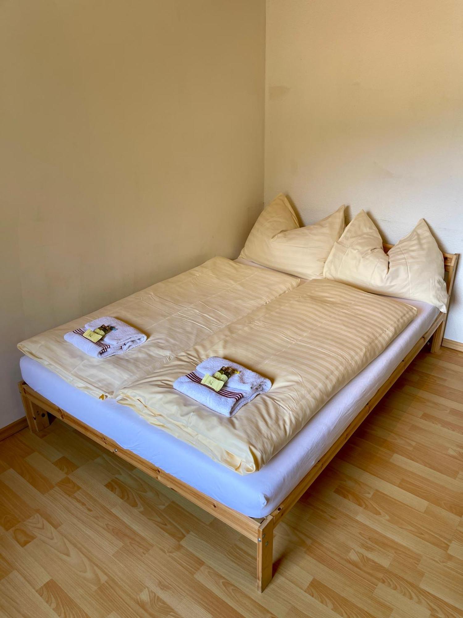Alpine Base Hostel - Adults Only Лаутербрунен Екстериор снимка