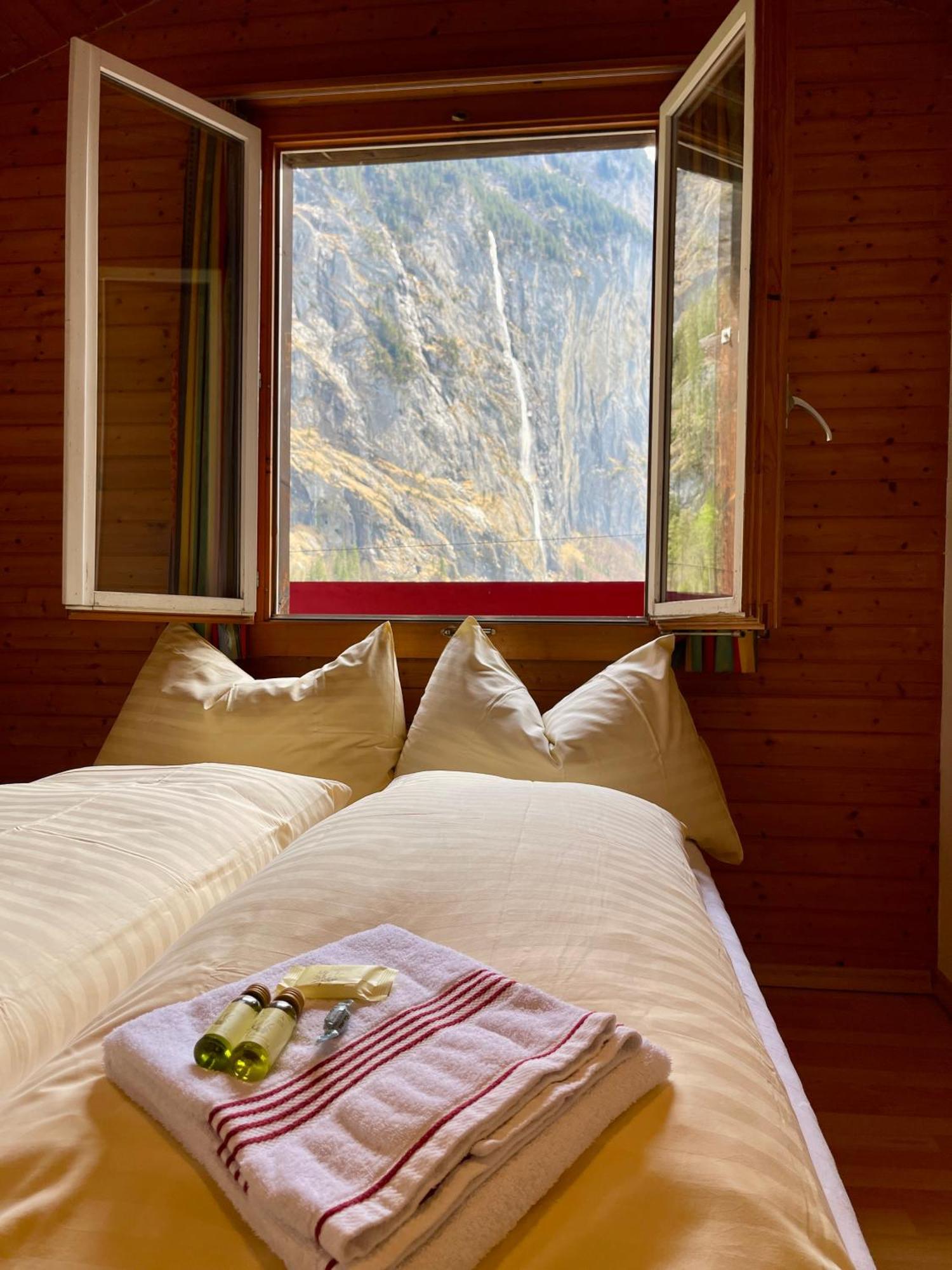 Alpine Base Hostel - Adults Only Лаутербрунен Екстериор снимка