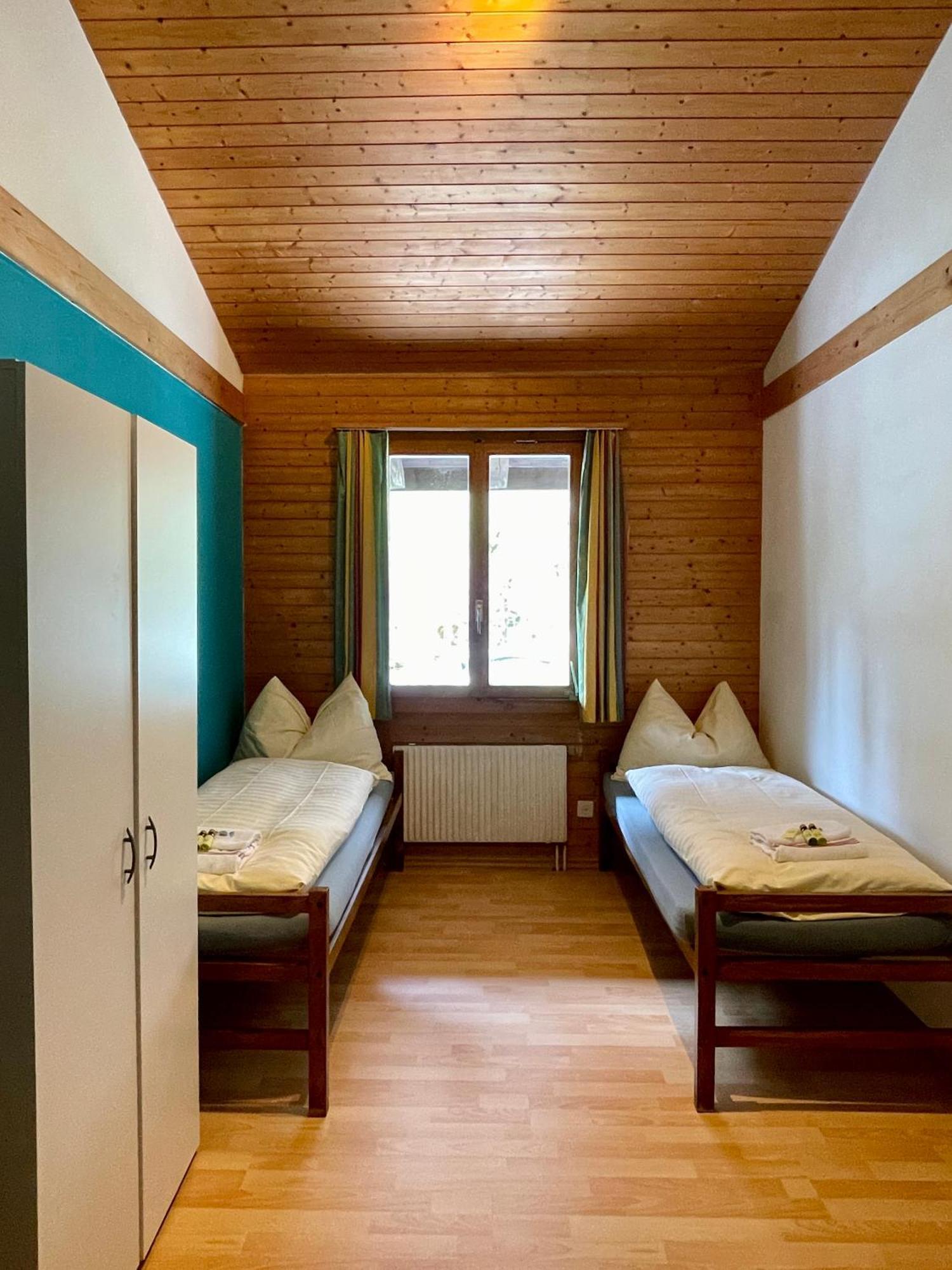 Alpine Base Hostel - Adults Only Лаутербрунен Екстериор снимка