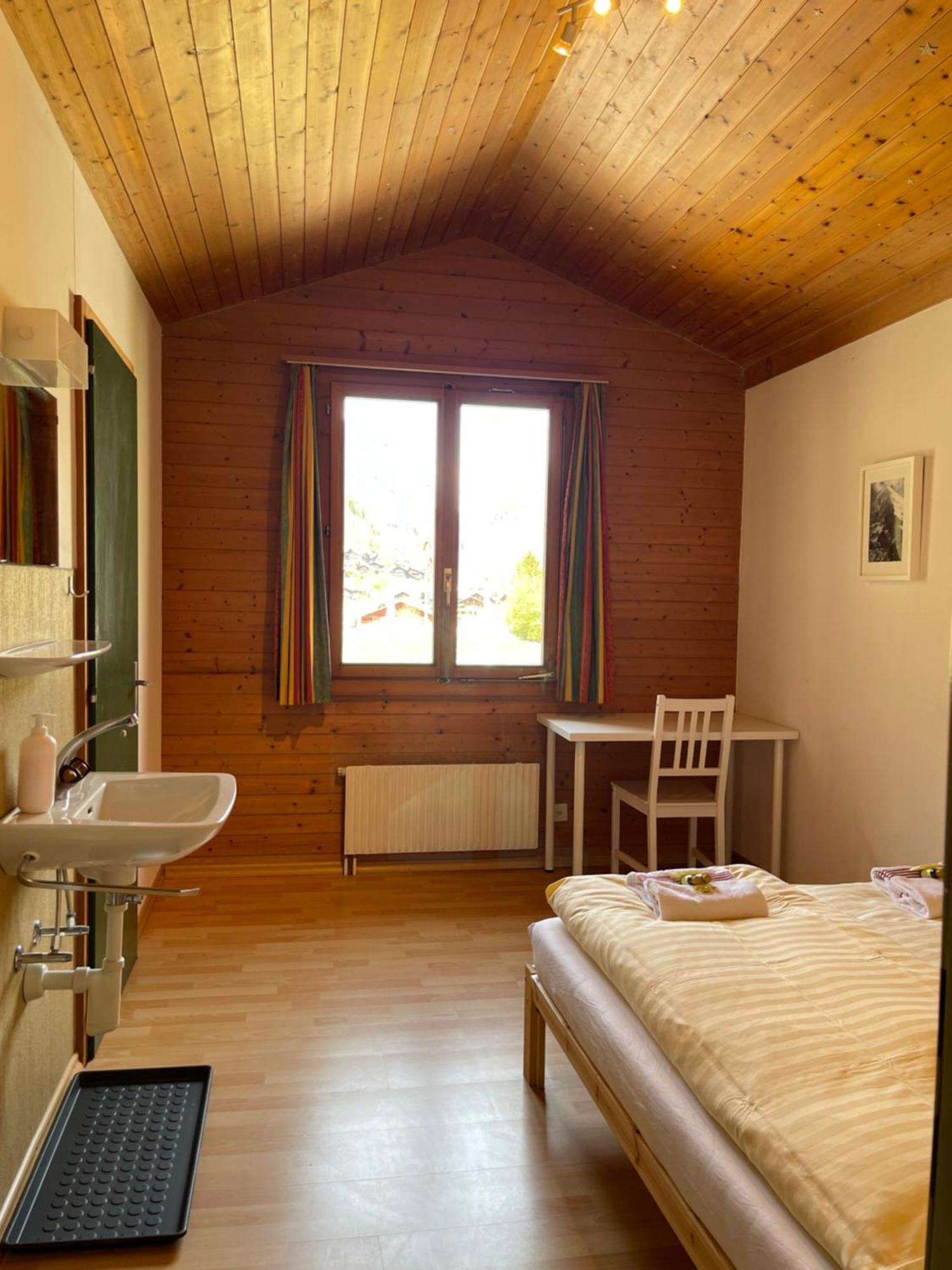 Alpine Base Hostel - Adults Only Лаутербрунен Екстериор снимка