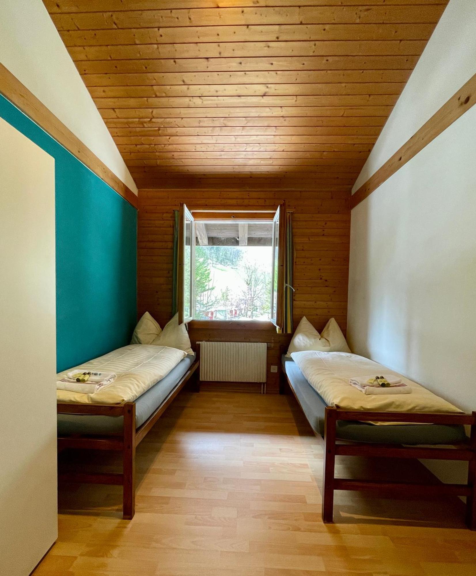 Alpine Base Hostel - Adults Only Лаутербрунен Екстериор снимка